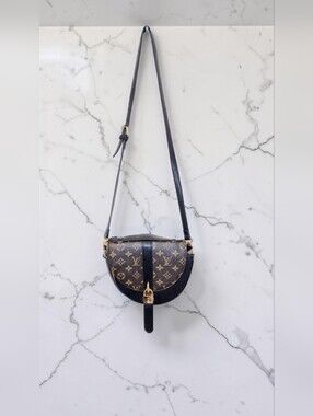 Louis vuitton Logo long strap Handbag. Can be worn with or without the strap.